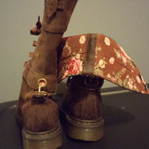 Dr.Martens brown Victorian floral triumph boots! - Picture 3 of 6